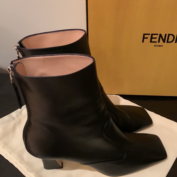 FENDI FFREEDOM CALF LEATHER BOOTIES IN BLACK WITH CONTOURED HEEL SIZE 8.5 - Picture 7 of 15